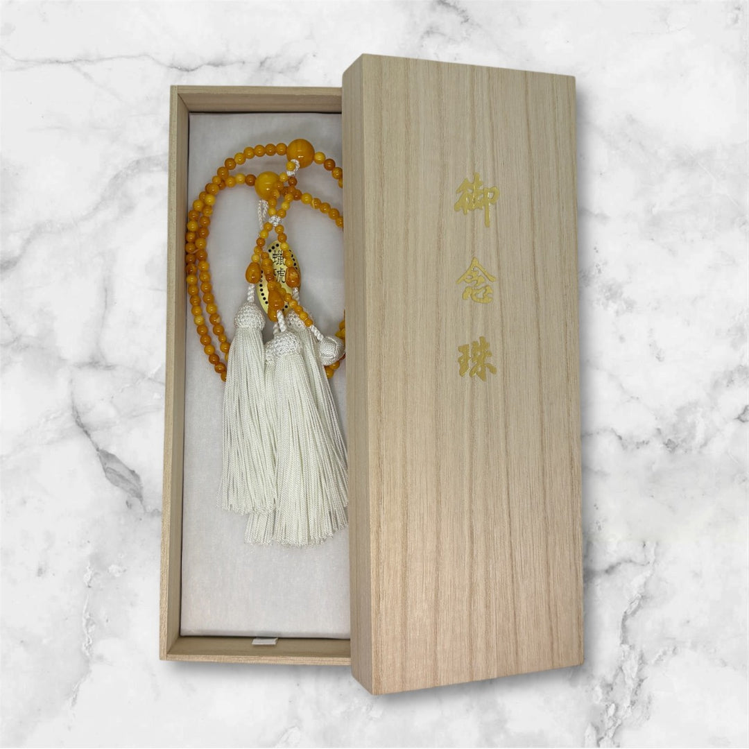 身延山 紫雲堂】 珠数 日蓮宗 蝋琥珀 八寸丸玉 正絹房 白2.5匁 共仕立 桐箱